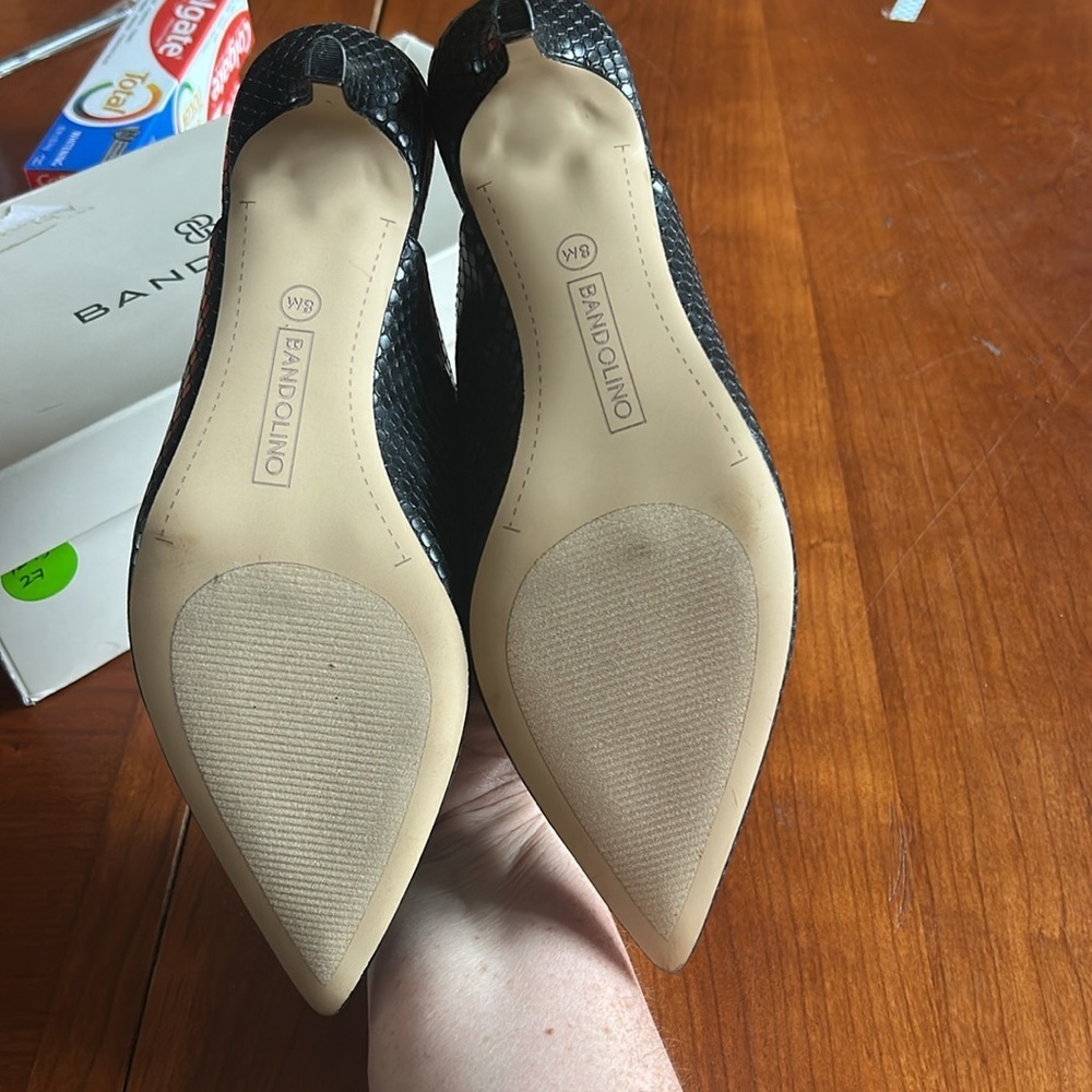 Bandolino Womens Myna 3 Black Faux Leather Slip On Kitten Heels Shoes NWT sz 8 - Picture 3 of 8